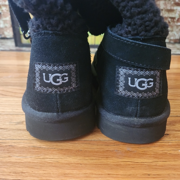 Ugg Purl Strap Boots - Picture 5 of 7